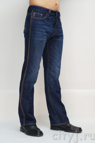 Фото джинсов с небольшим клешем Монтана 10122