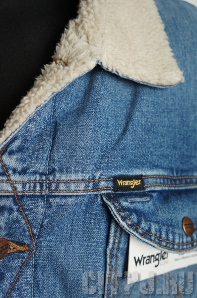 Фото джинсовой куртки с мехом Вранглер W124MJ
