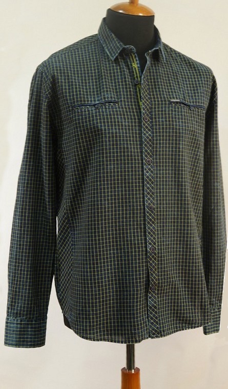 Стильная мужская рубашка в мелкую зеленую клетку