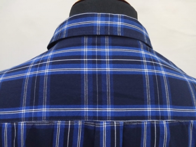 Вид сзади мужской рубашки Wrangler W5A14M114 темно-синей