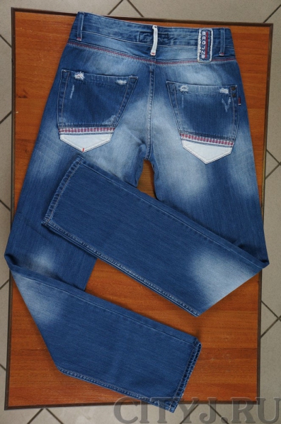 Молодежные мужские джинсы сербского производства